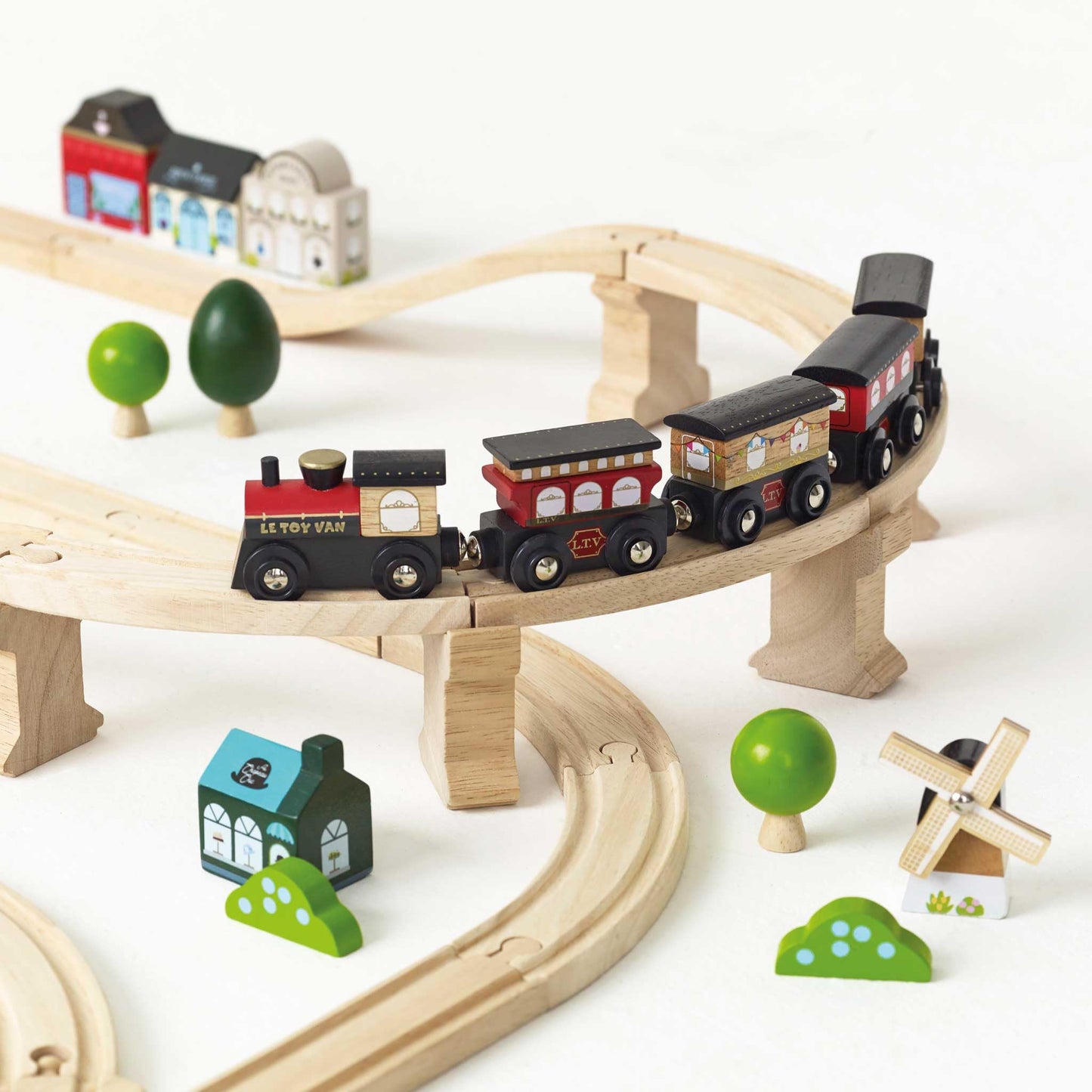 Le Toy Van London Wooden Train Set - 120 Piece Track & Accessories - Educational Toy for Boys/Girls Age 3+