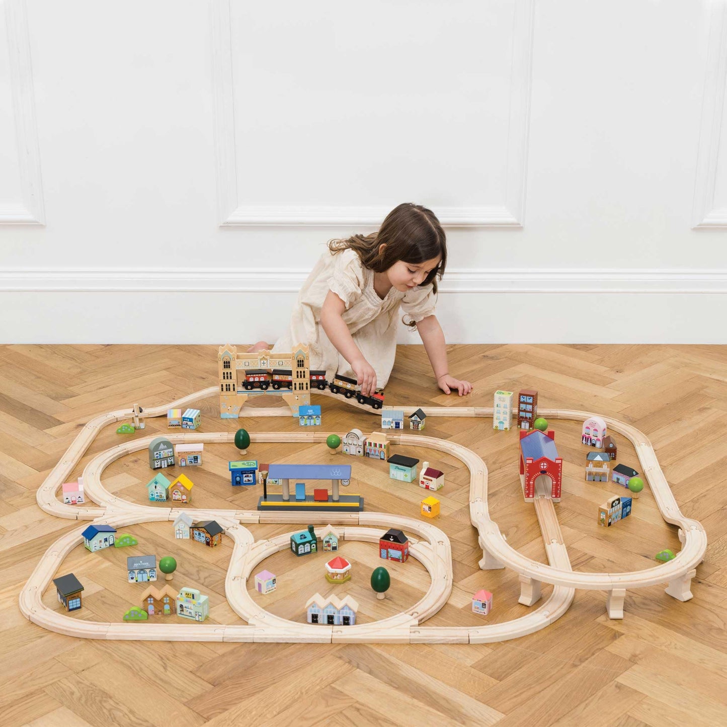 Le Toy Van London Wooden Train Set - 120 Piece Track & Accessories - Educational Toy for Boys/Girls Age 3+
